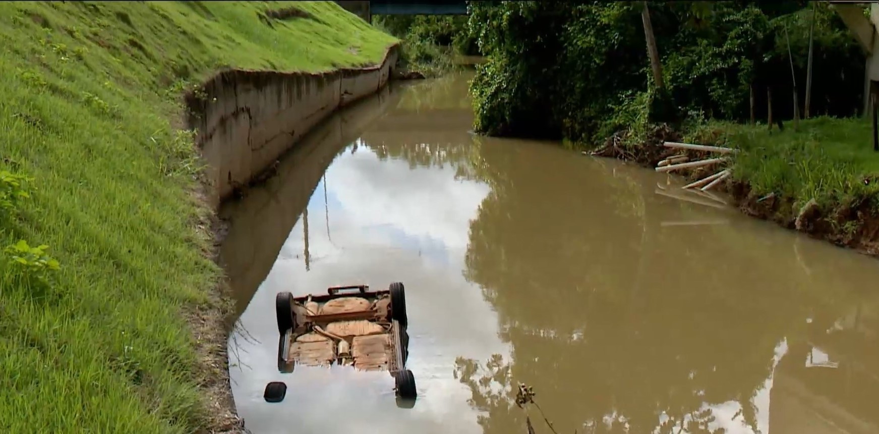 Gr Vida E Dois Homens Morrem Ap S Ve Culo Cair Dentro De Rio No Es