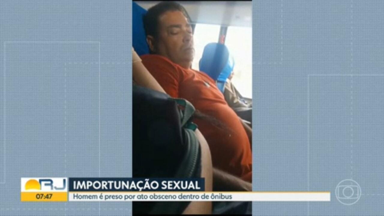 Mulher finge dormir grava importunação sexual dentro de ônibus e