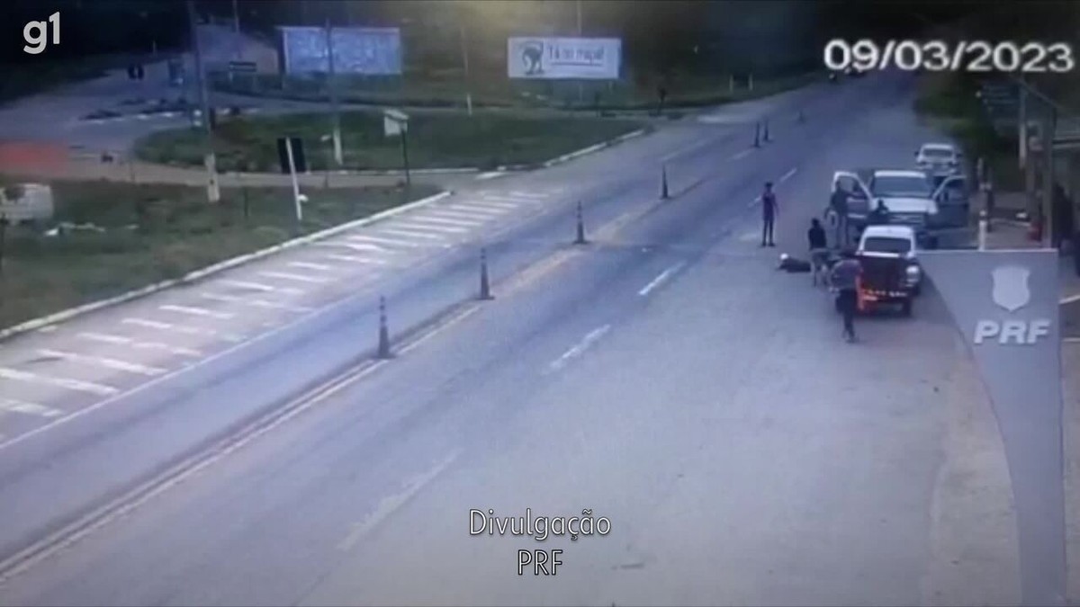 VÍDEO PRF prende suspeito de assalto após vítima dirigir veículo na