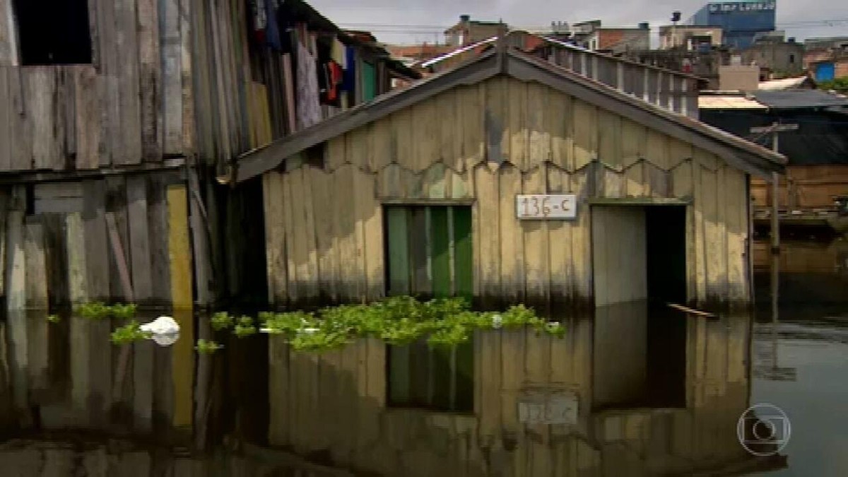 Cheia do Rio Negro se aproxima da máxima histórica e provoca prejuízos