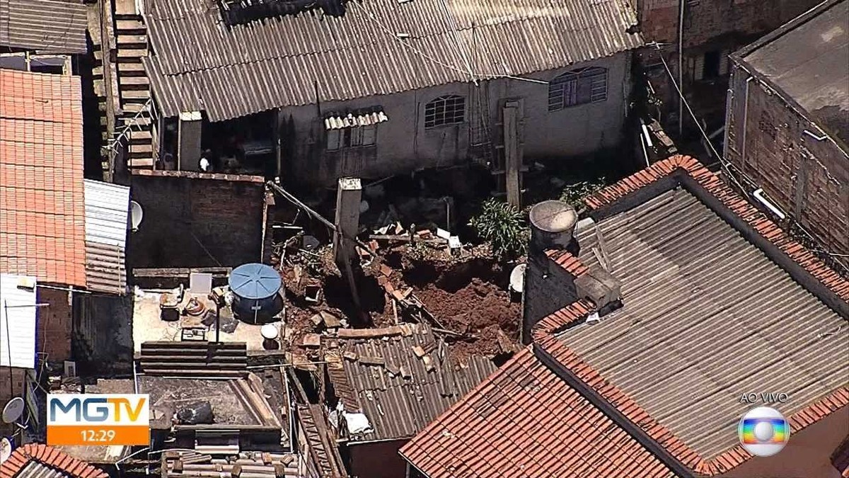 Casa é interditada após desabamento de muro na Região Nordeste de BH