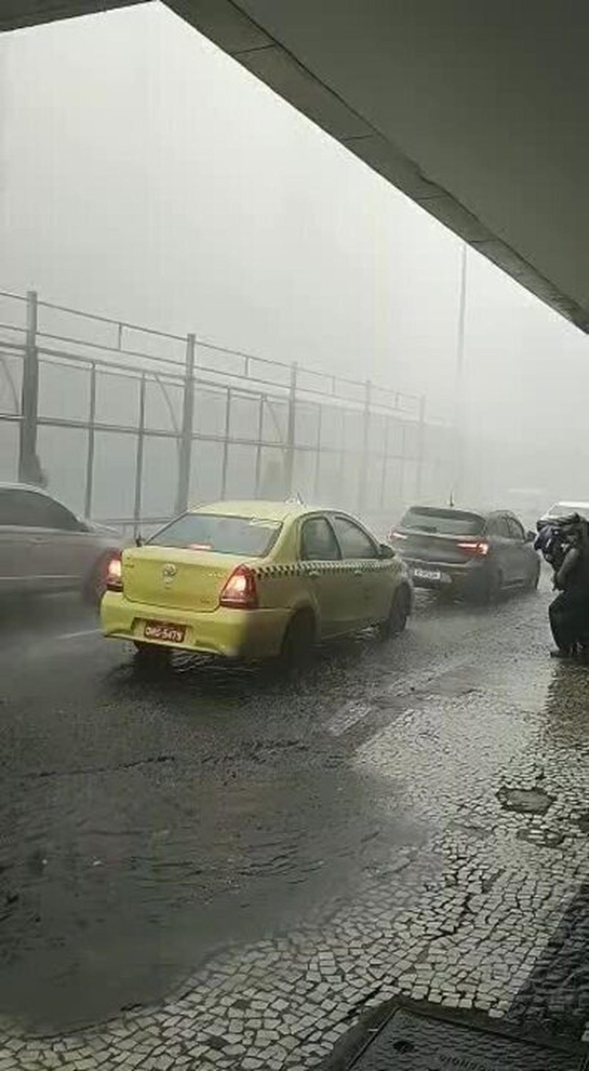 V Deo Ponto De Nibus Arrancado Durante Temporal Em Juiz De Fora