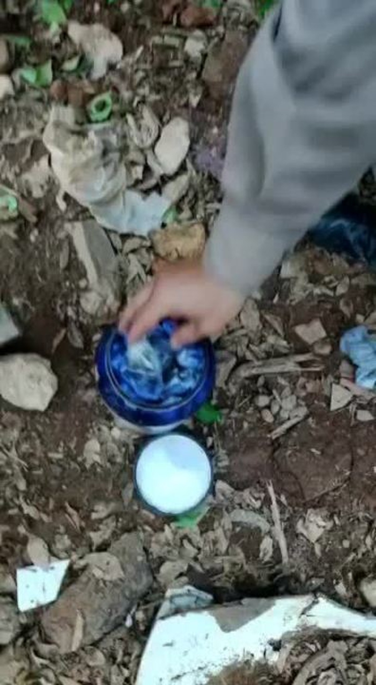 VÍDEO PM localiza pote enterrado grande quantidade de maconha