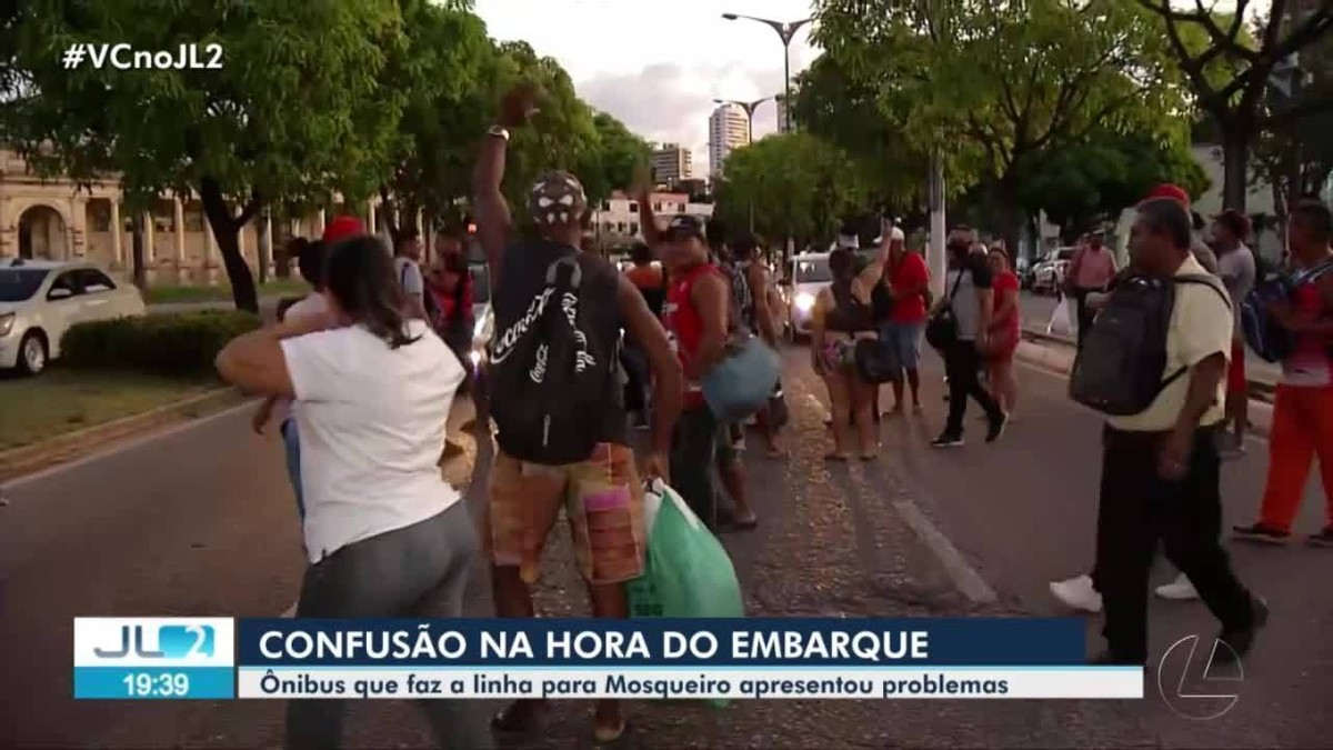 Diante de longa espera para embarcar em ônibus para Mosqueiro