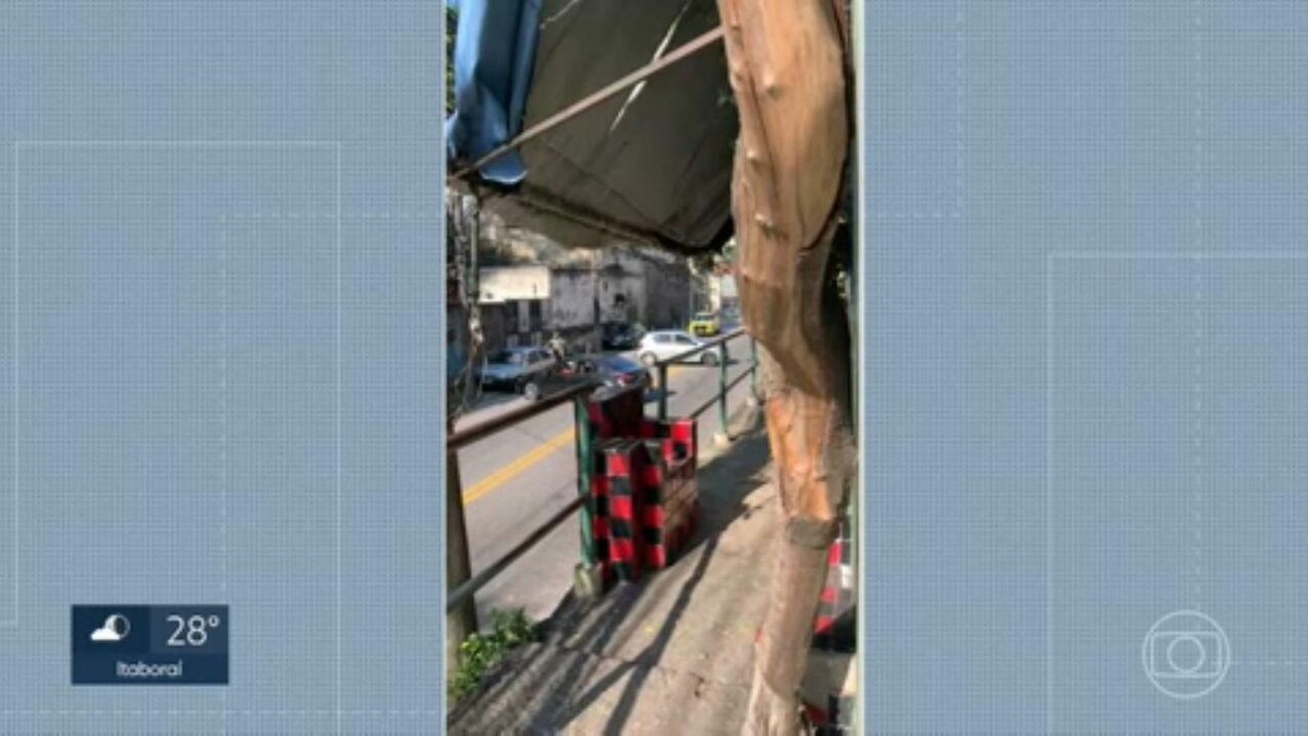 À luz do dia bandidos trocam tiros e levam pânico ao Centro do Rio em