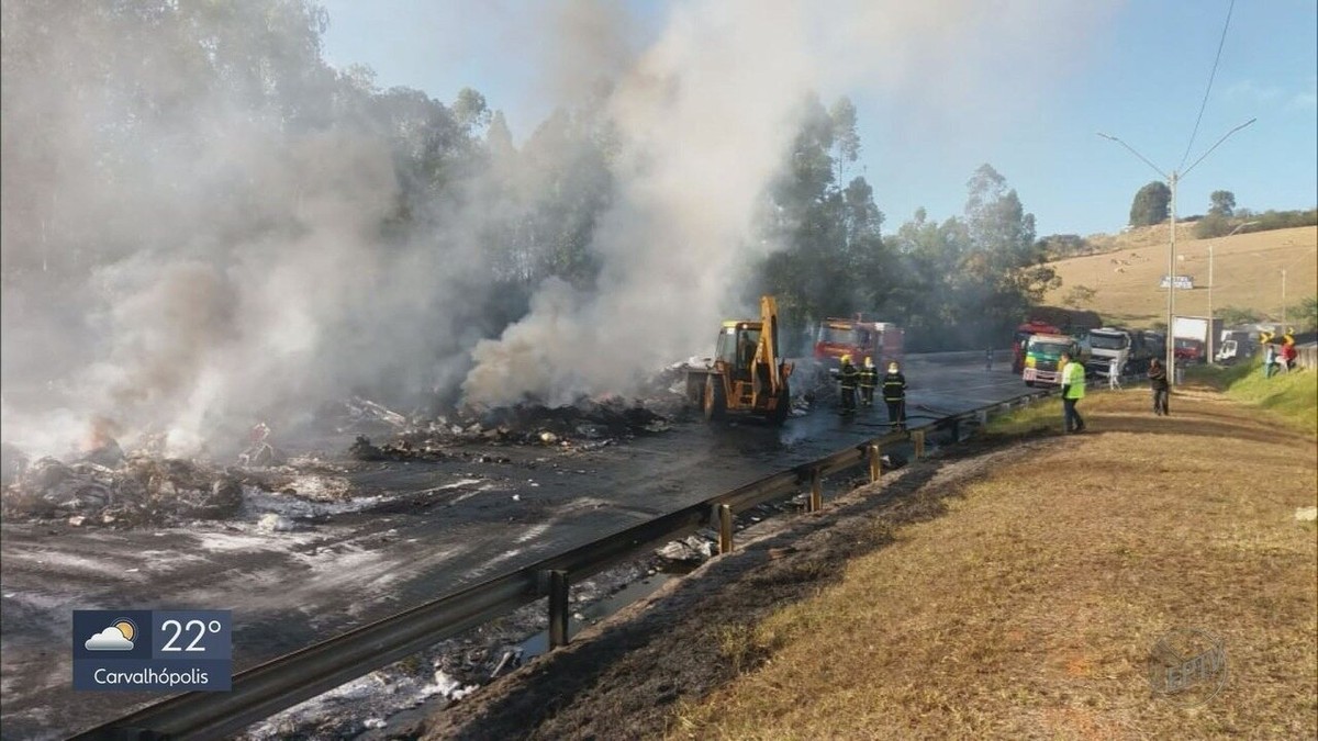 Carreta Tomba E Pega Fogo Em Acidente Na Fern O Dias Em Carmo Da