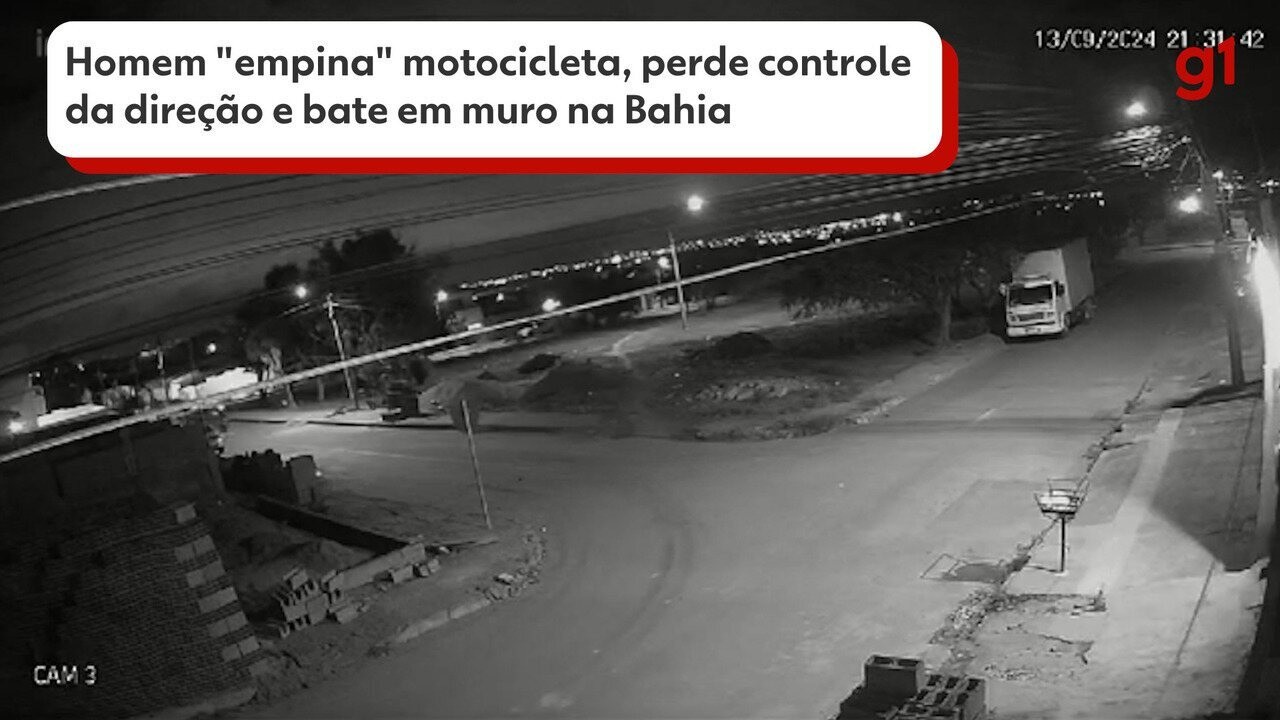 V Deo Homem Empina Motocicleta Perde Controle Da Dire O E Bate Em