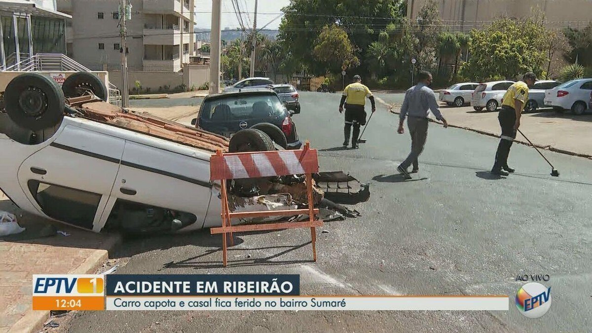 Dois Ficam Feridos Ap S Carro Capotar E Atingir Ve Culos Estacionados