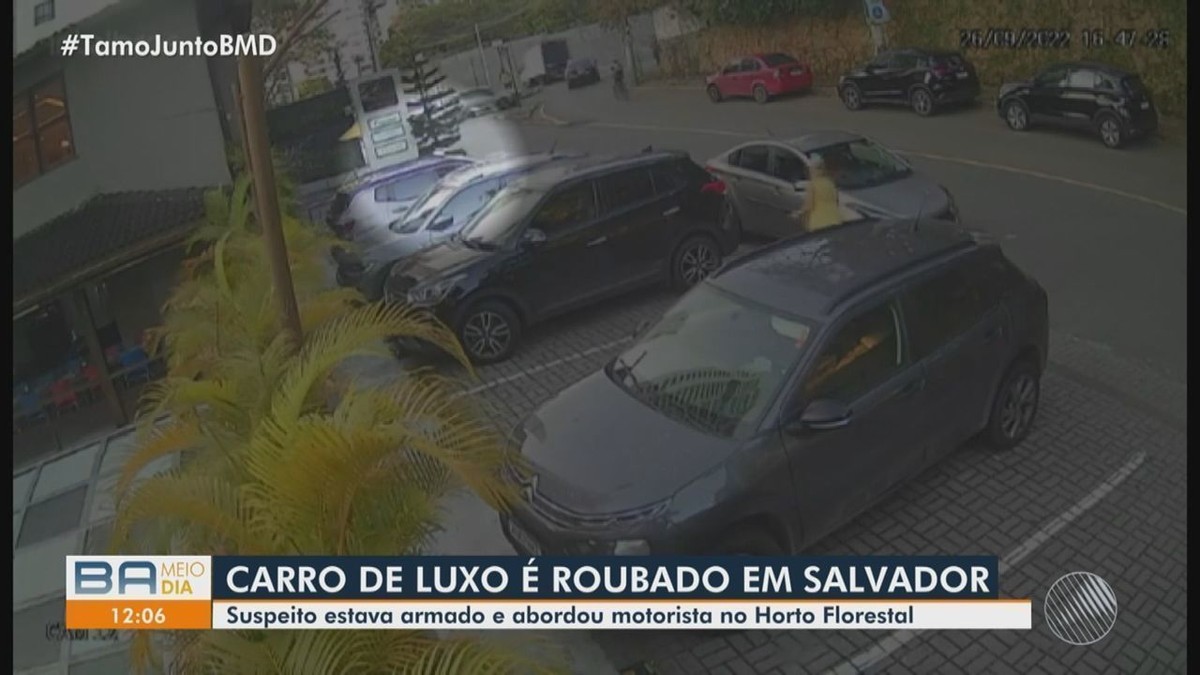 V Deo Assaltante Rende Motorista E Leva Carro De Luxo Em Bairro De