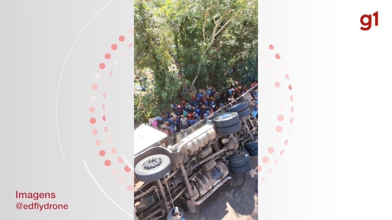 Carreta Carregada De Cerveja Saqueada Ap S Capotar Em Anel Vi Rio De