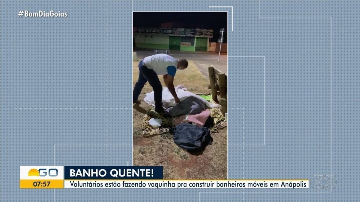 Volunt Rios Fazem Vaquinha Para Montar Banheiros M Veis E Oferecer