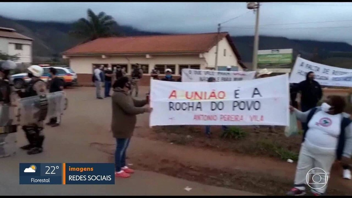 Moradores de Antônio Pereira distrito de Ouro Preto fazem