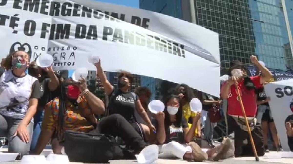 Movimento negro protesta em SP pela retomada do auxílio emergencial até