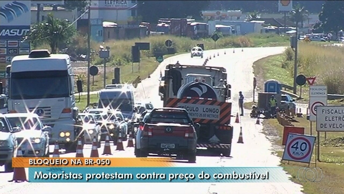 Caminhoneiros Seguem Bloqueando Distribuidoras De Combust Veis E