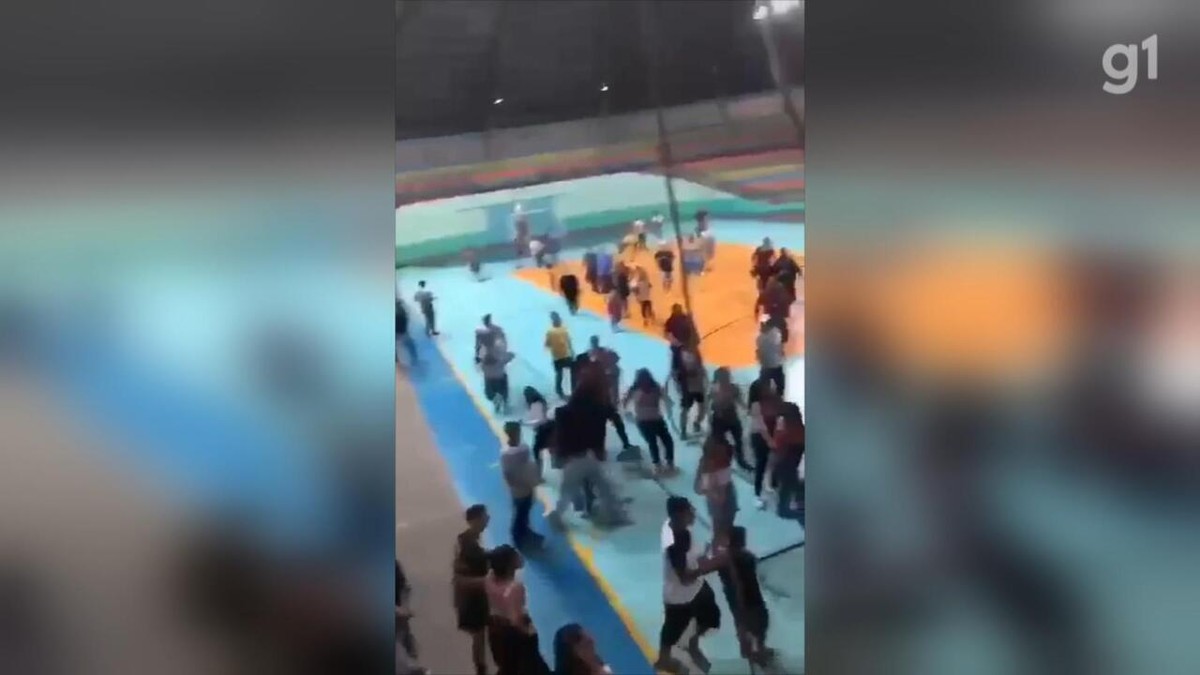 Briga generalizada entre jogadores de futsal e torcedores é registrada