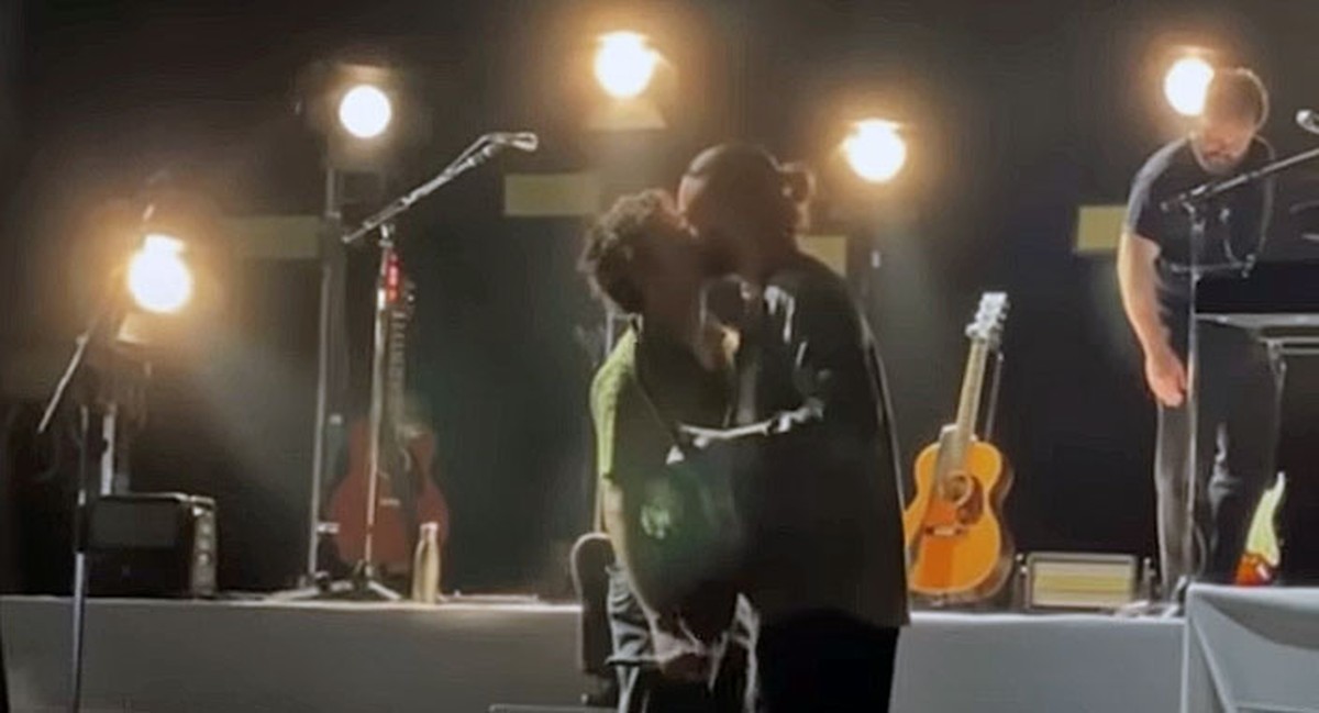 Mal Sia Suspende Festival De M Sica Ap S Beijo Gay Entre Integrantes Do The Em Show