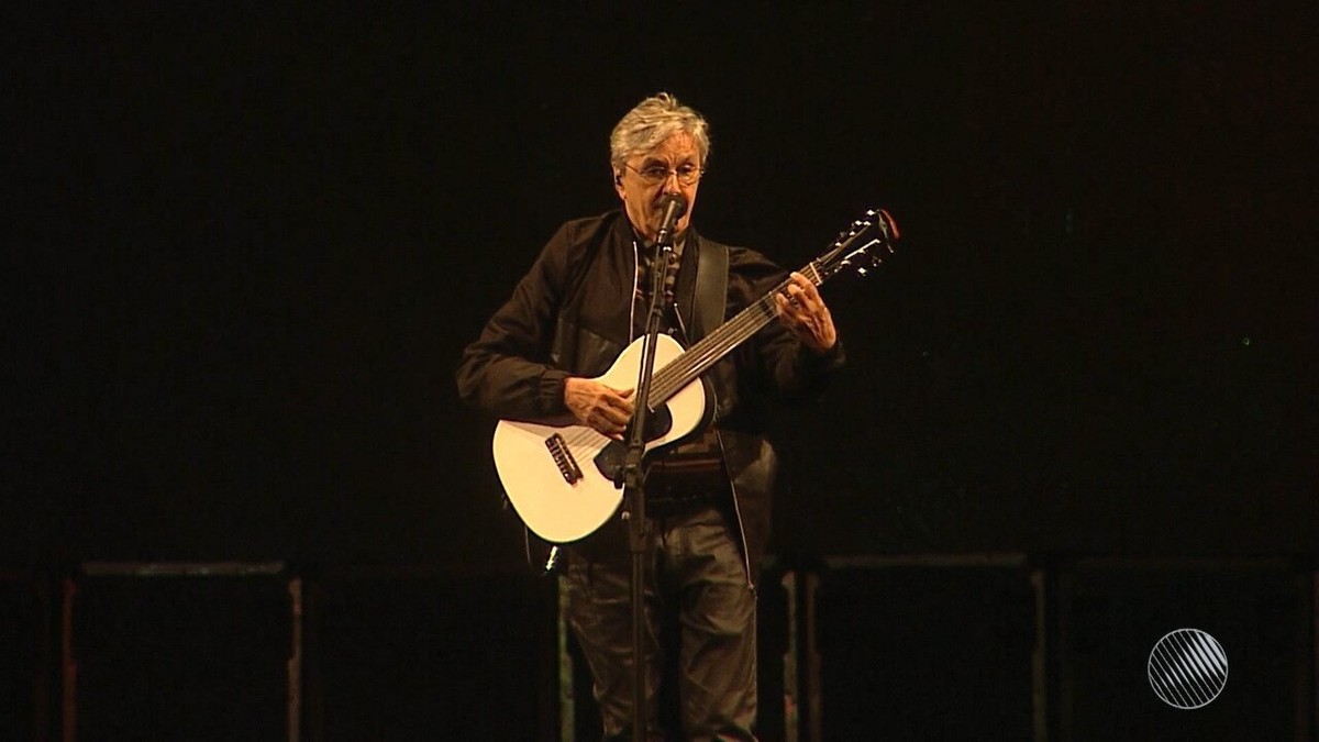 Caetano Veloso completa 77 anos e ganha homenagem na web Música na