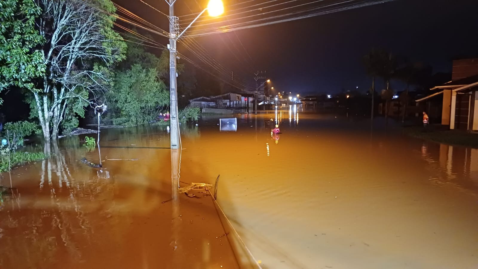 Temporais Queda De Granizo Provocam Alagamentos E Destelhamentos