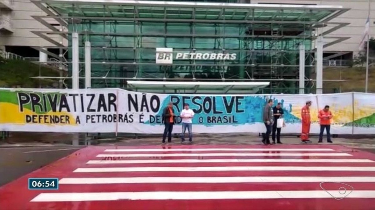 Petroleiros anunciam greve por 72 horas e fazem protesto em Vitória