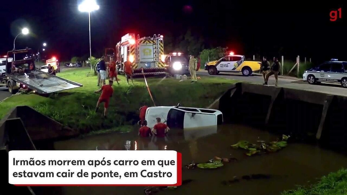 Dois irmãos morrem após carro cair de ponte e ficar submerso em lago de