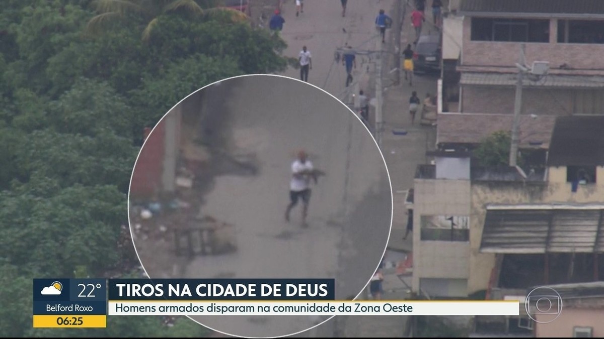 Imagens Mostram Homens Fortemente Armados Na Cidade De Deus Durante