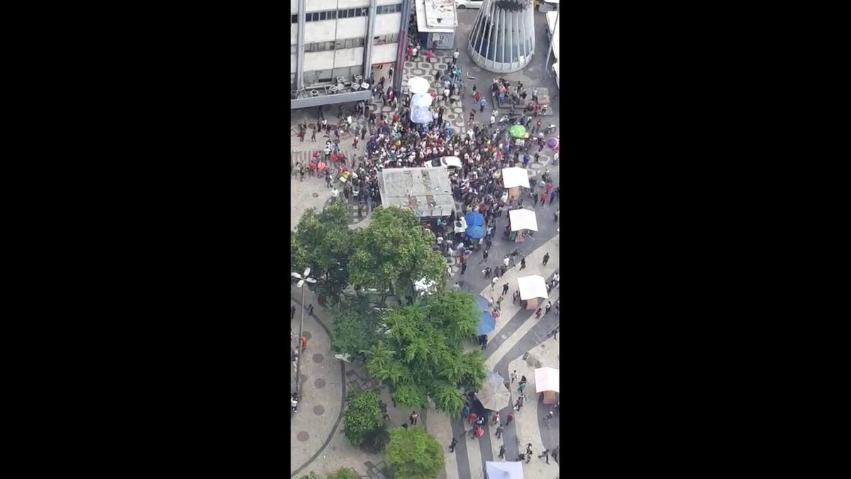 Três pessoas são baleadas em tiroteio no Largo da Carioca Centro do