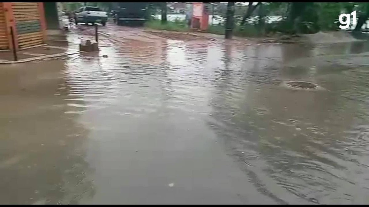 Fortaleza amanhece sob forte chuva neste sábado veja previsão para o