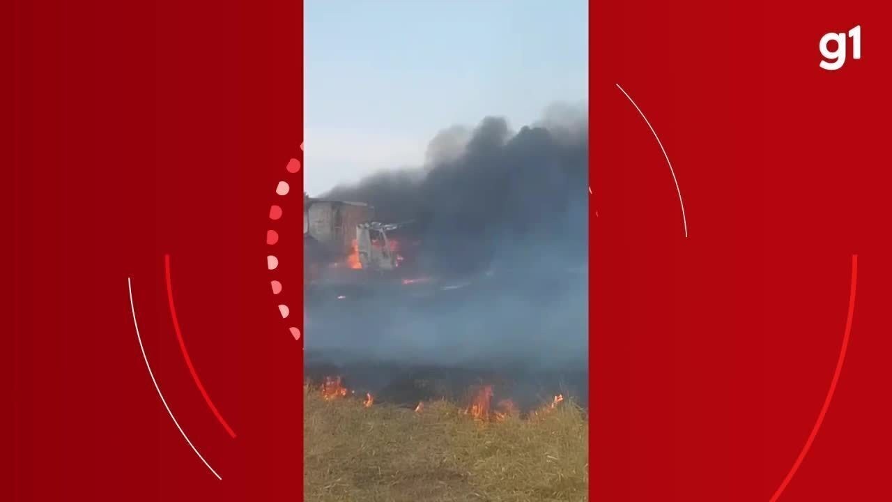 Caminhoneiro Morre Carbonizado Ap S Carreta Bater De Frente Outra