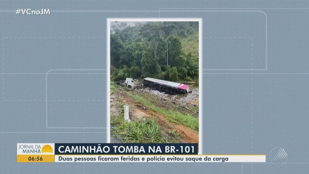 Caminhão que transportava eletrônicos tomba após cair de ribanceira