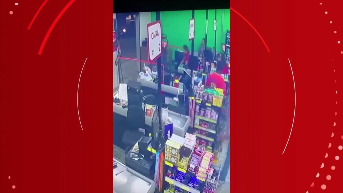 VÍDEO Dupla é presa após roubo a supermercado em Cláudio Centro