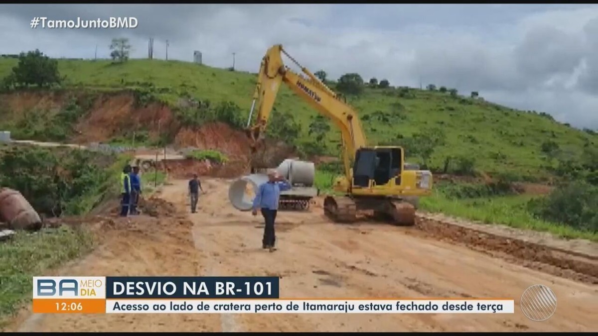 Desvio de cratera aberta por chuvas na BR 101 é liberado rodovia segue