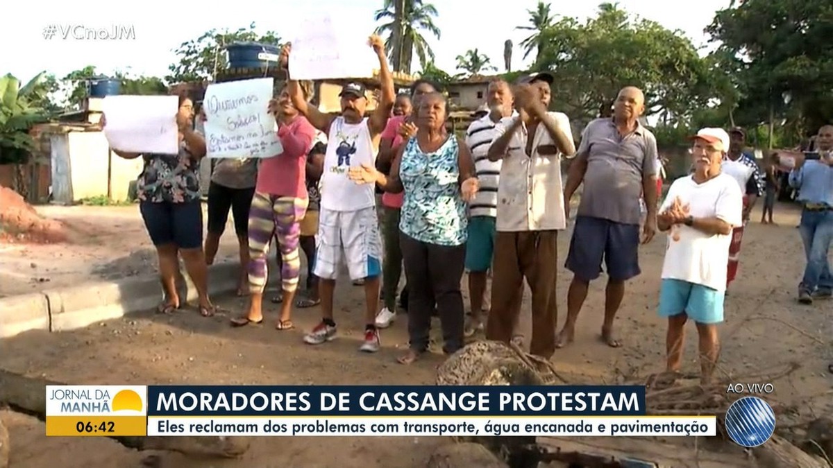 Moradores Do Cassange Fazem Protesto E Bloqueiam Via De Acesso Ao Cia