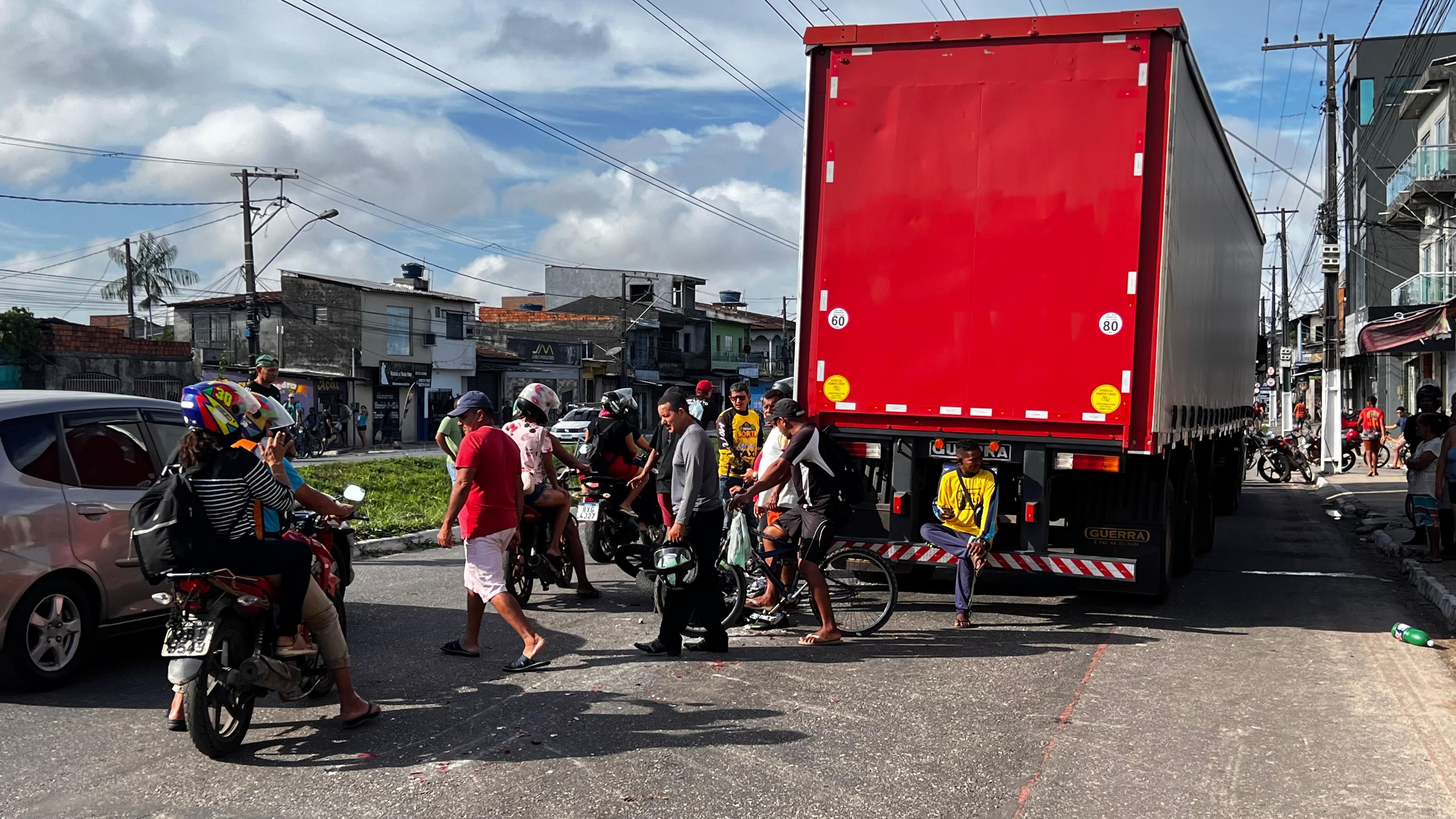 Motociclista de aplicativo morre em acidente grave na av Independência