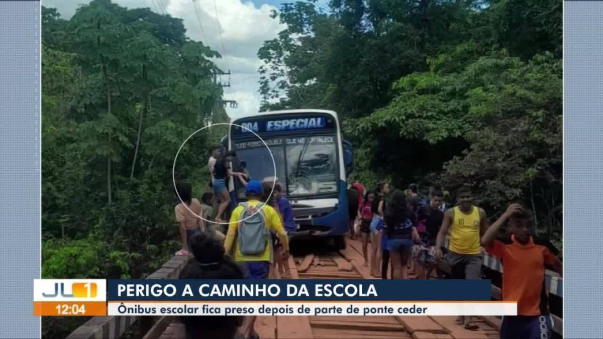 Alunos Se Arriscam Em Ida A Escola Ap S Parte De Ponte De Madeira Ceder