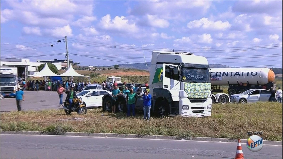 Caminhoneiros Mant M Greve E Paralisa O Chega Ao Dia Em Rodovias Do