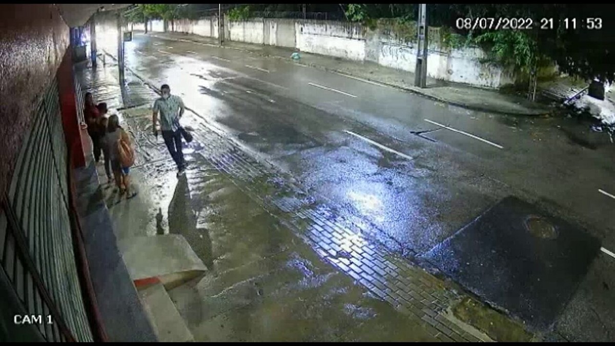 C Mera Flagra Assalto Em Ponto De Nibus Em Boa Viagem Moradores