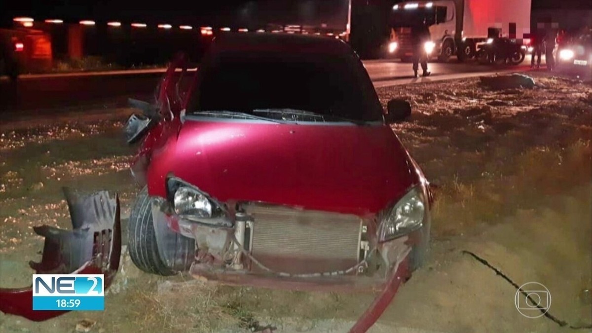 Duas Jovens Morrem Ap S Serem Arremessadas Para Fora De Carro E