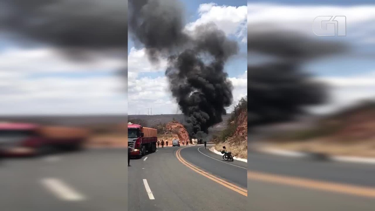 Carreta Tomba Pega Fogo E Motorista Morre Carbonizado Na BR 316 Sul