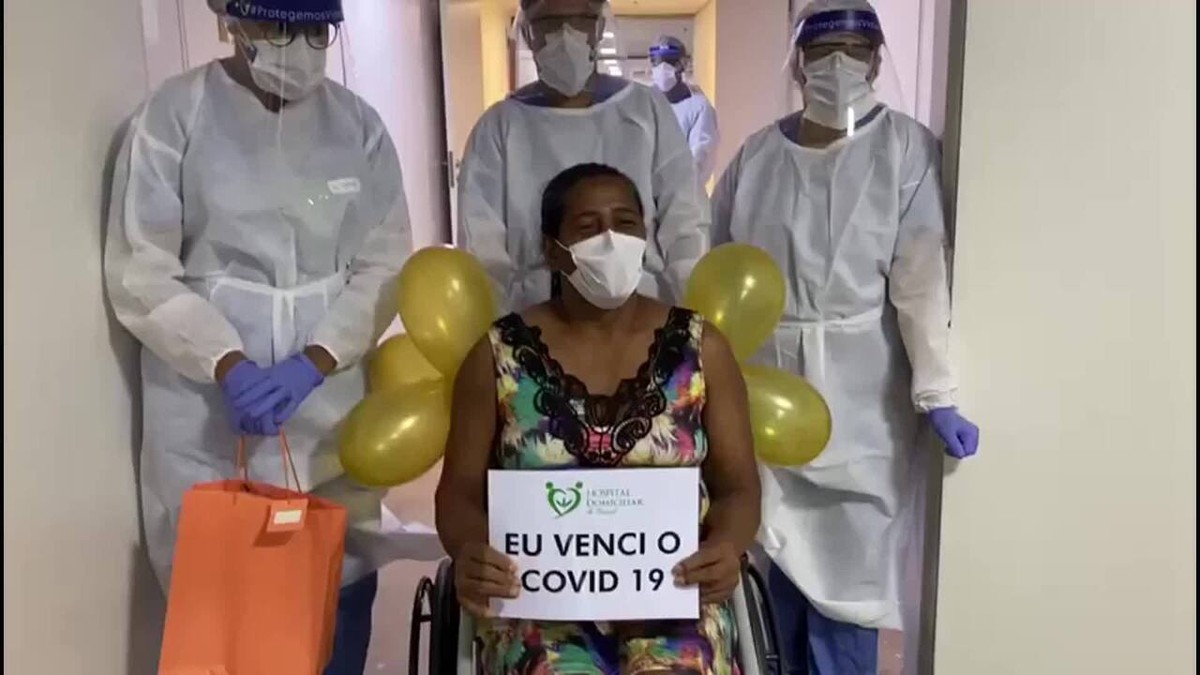 VÍDEO pacientes curados da Covid 19 recebem alta do hospital de