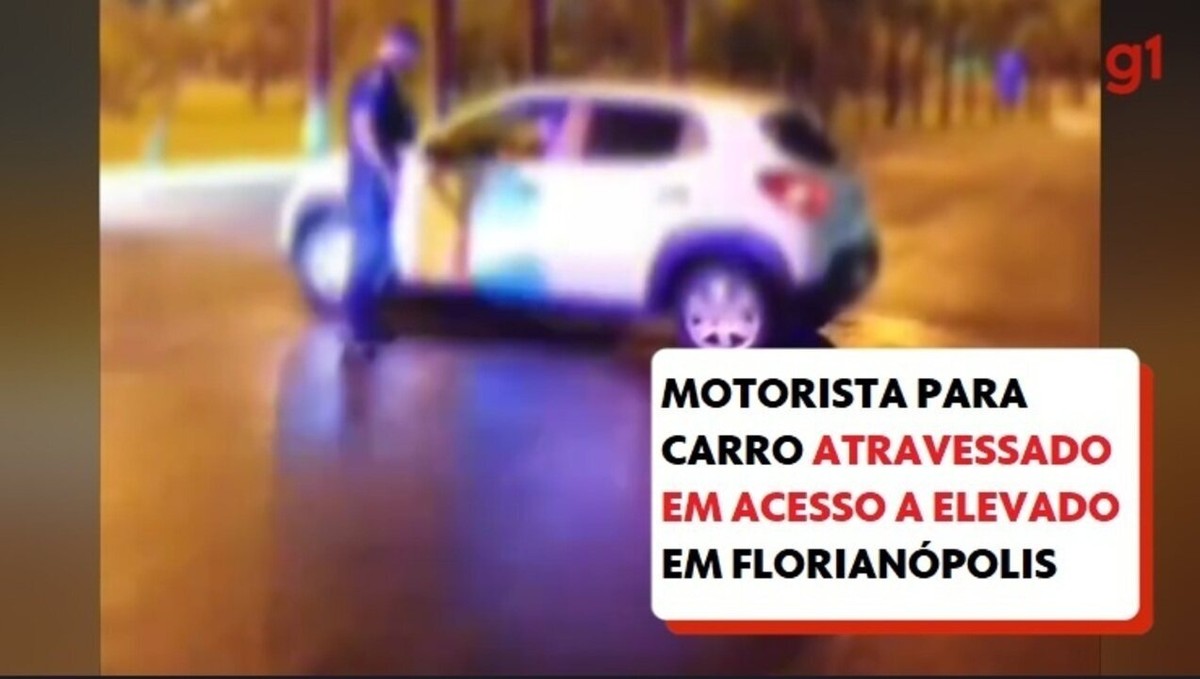 Motorista é flagrado dormindo em carro parado no meio de acesso a