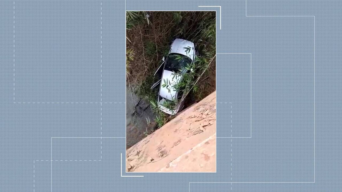 Homem mata esposa facão foge de carro por rodovia e acaba morrendo