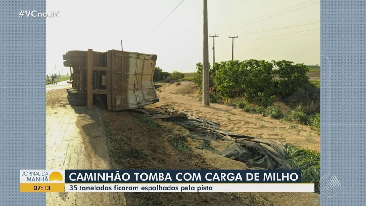 Caminh O Carregado Toneladas De Milho Tomba No Oeste Da Bahia