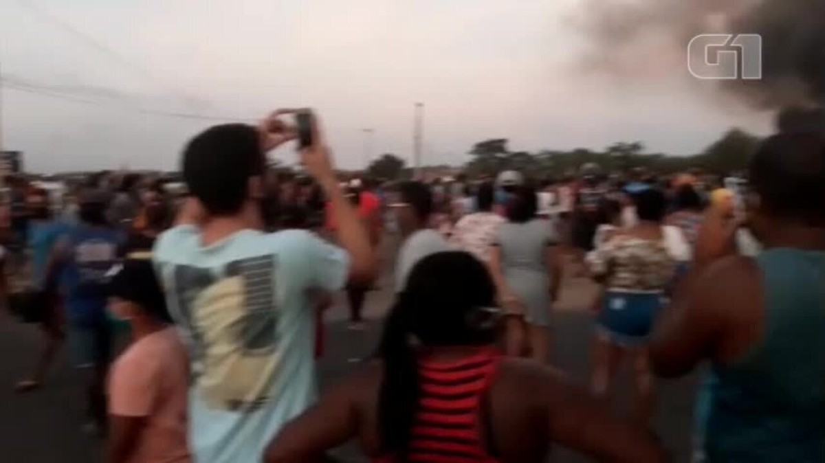 Moradores Bloqueiam Via Durante Protesto Contra Cortes De Liga Es