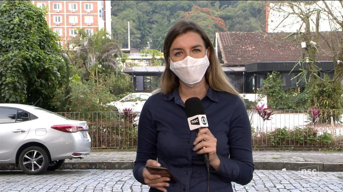 Bombeiros fazem buscas por jovem que caiu no Rio Itajaí Açu em Indaial