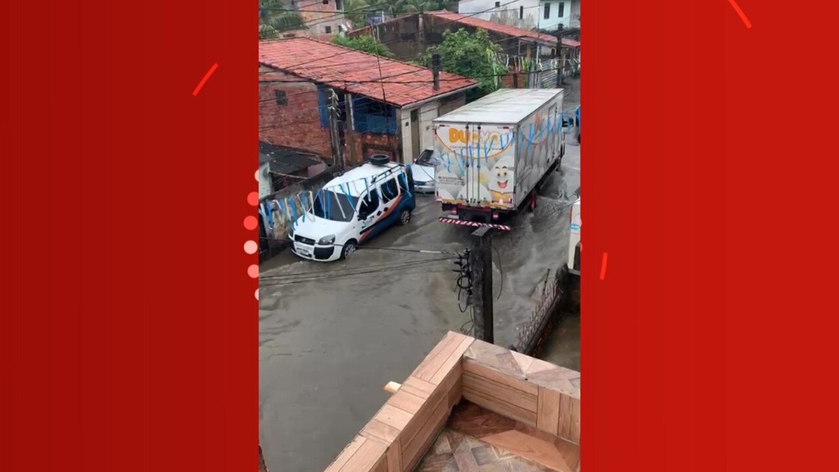 Chuva Forte Deixa Ruas Alagadas Em Salvador Veja Previs O Para O Fim