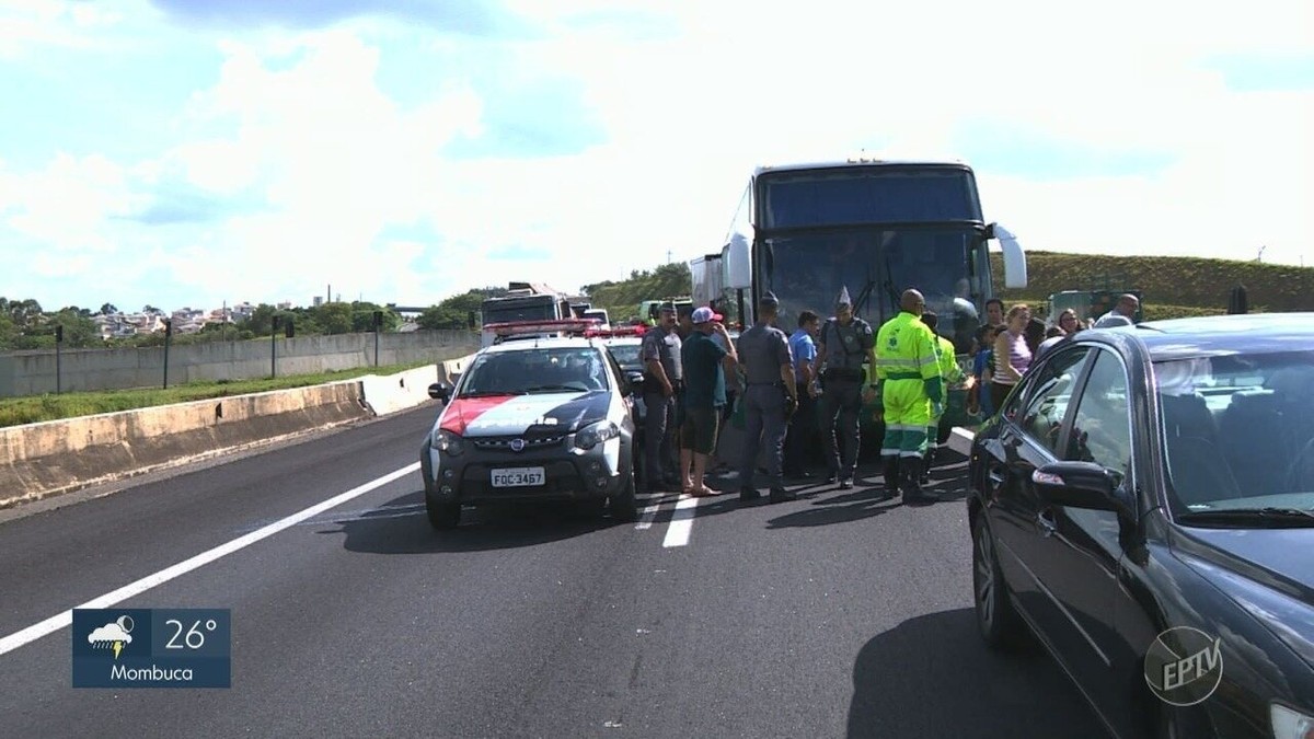 Queda De Sof No Anel Vi Rio Causa Batida Entre Caminh O E Nibus Diz