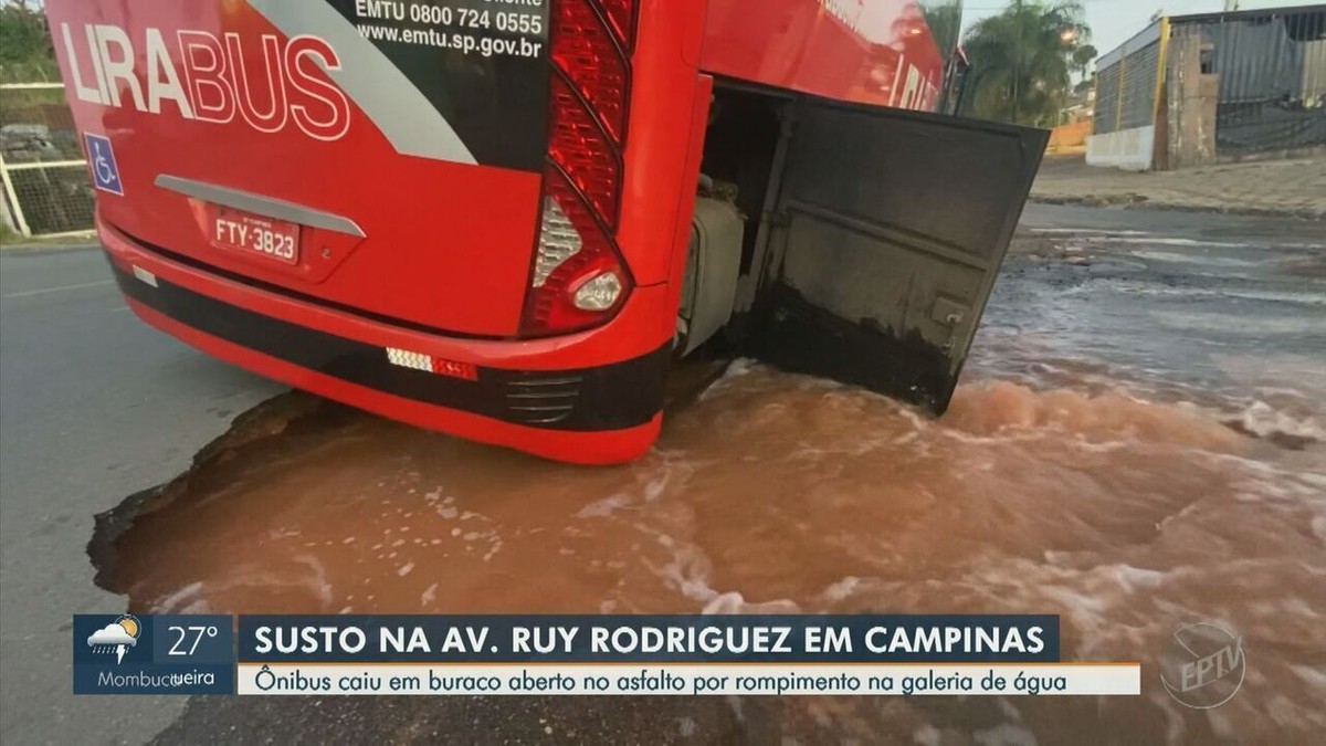 Subadutora rompe ônibus cai em buraco e 16 bairros ficam sem água em