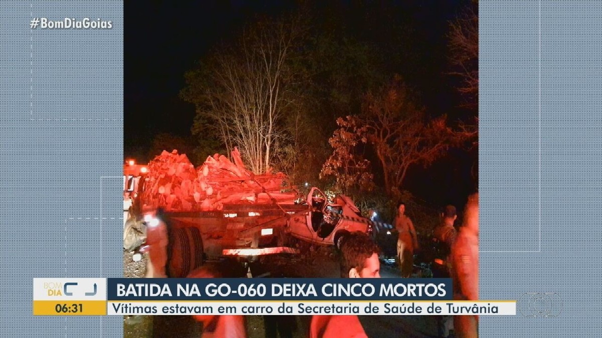 Sobe Para Cinco O N Mero De Mortos Em Acidente Entre Carro E Caminh O