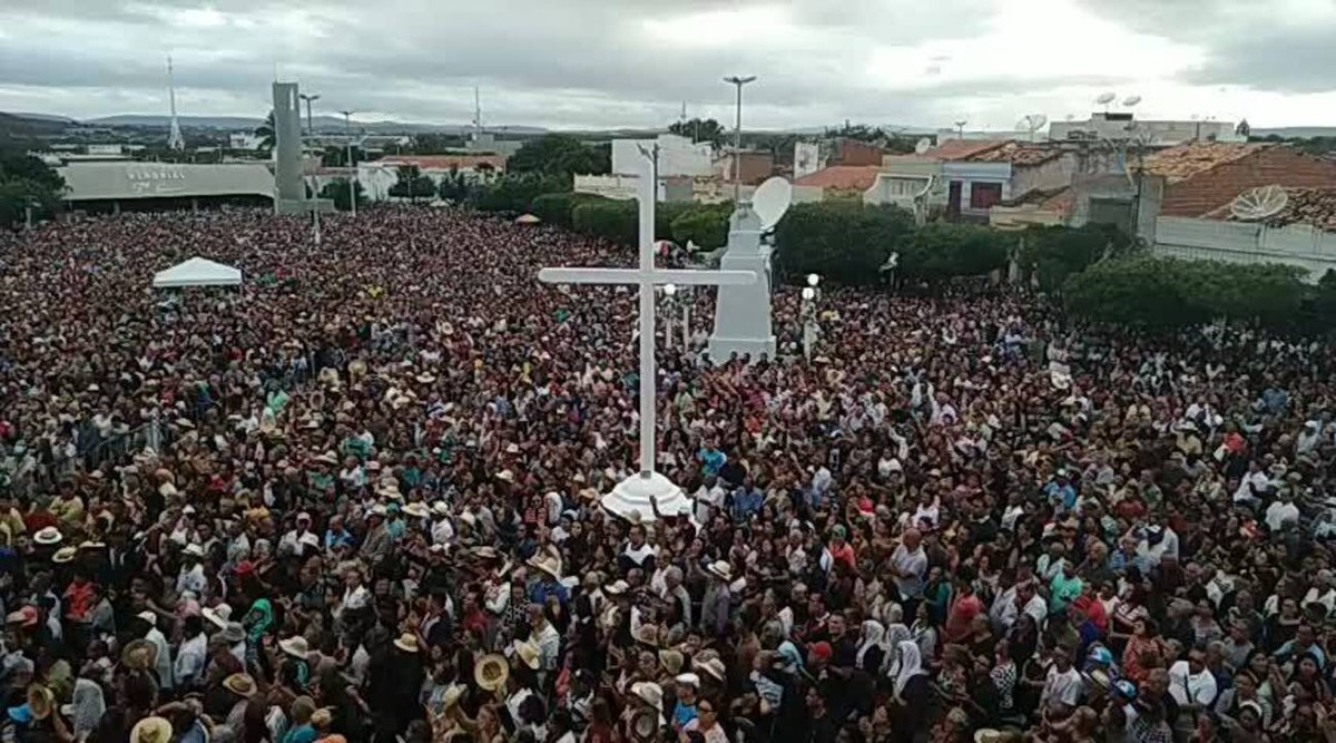 Fi Is Acompanham Missa De Anos Da Morte De Padre C Cero Em Juazeiro