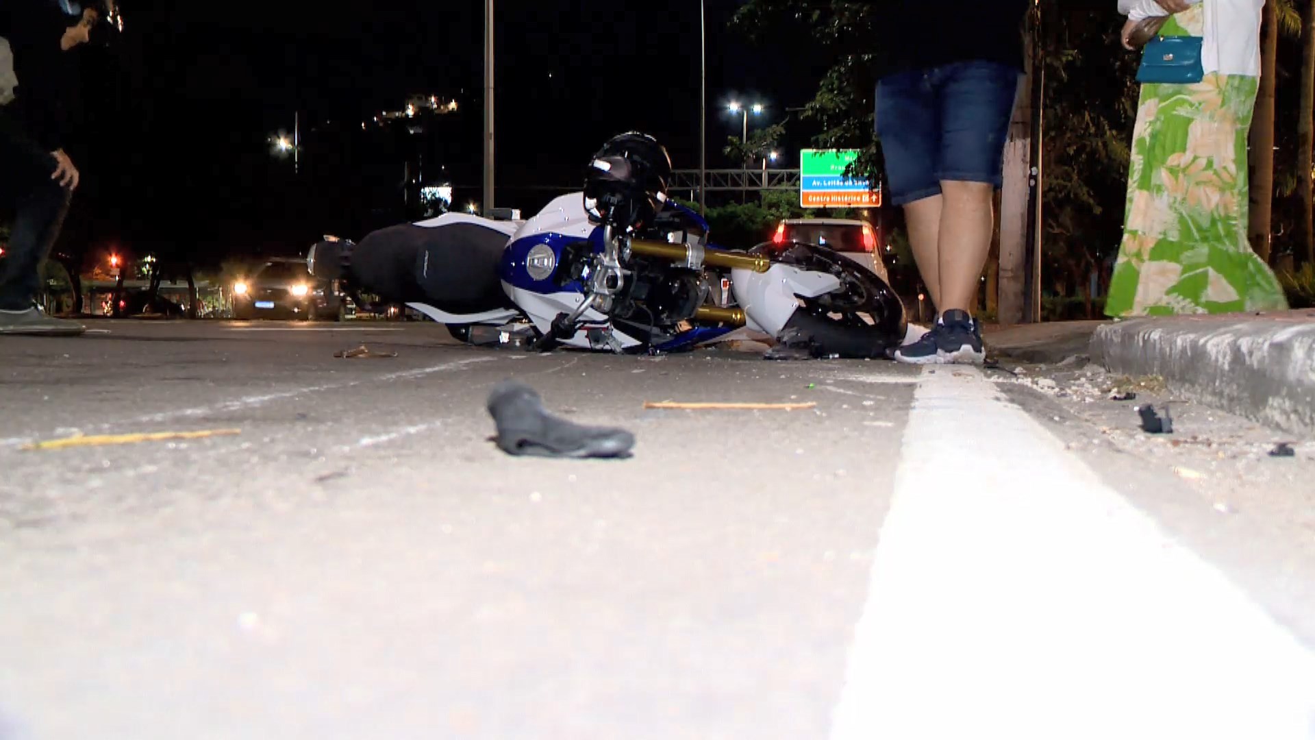 Turista do PR morre após ser atropelada por moto ao tentar atravessar